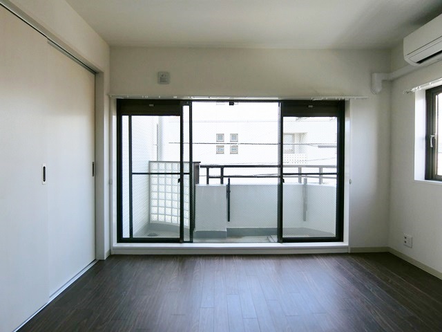 バルコニーだらけ！ 305の内観