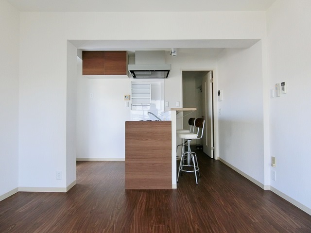 バルコニーだらけ！ 305の内観