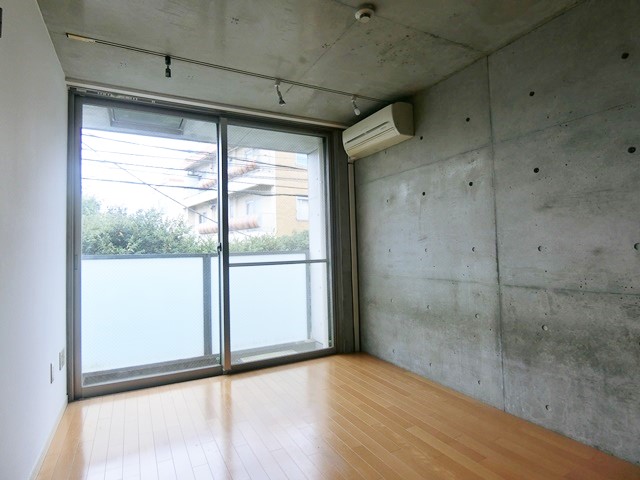 光の階段を上って 1の内観