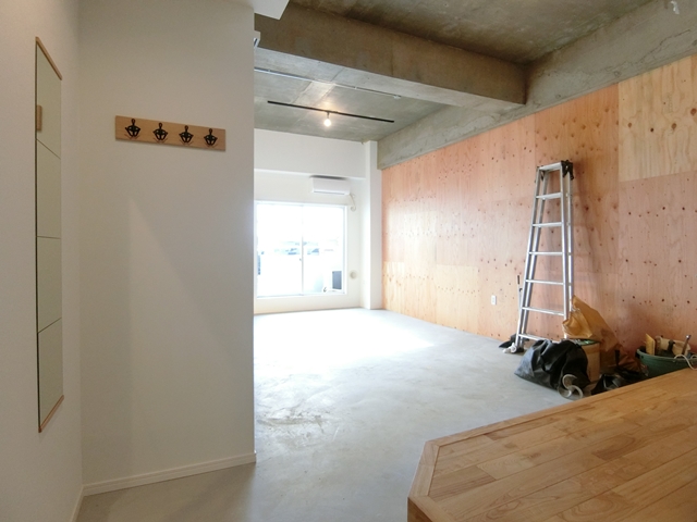 アウトドアリビング 102の内観