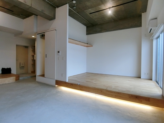 アウトドアリビング 102の内観