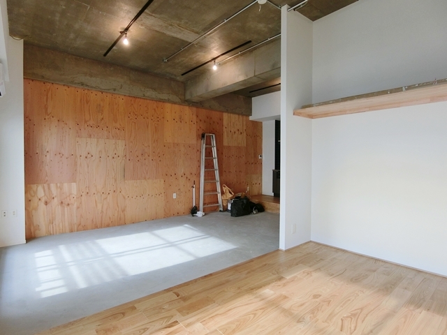 アウトドアリビング 102の内観