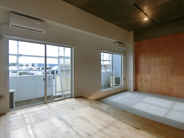 アウトドアリビング 102の内観