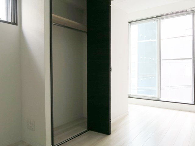 コンクリ壁が魅力 502の内観