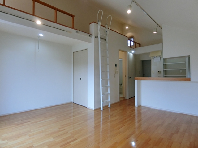 妥協しないシロカネーゼ 304の内観