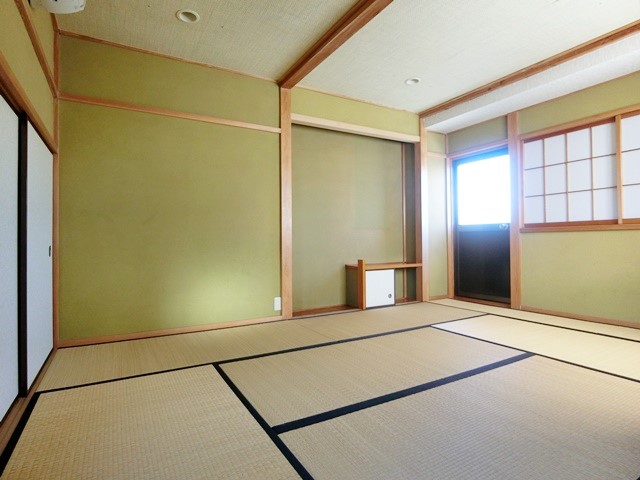 レトロリビングと茶室 201の内観