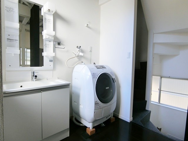 レトロリビングと茶室 201の内観