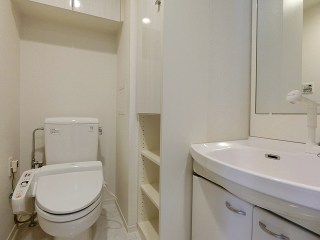 緑が見えるバルコニー 204の内観