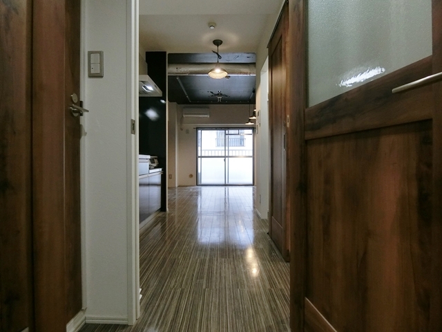 大人の隠れ家 203の内観