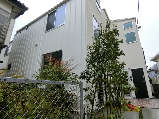 居場所を探して 203の外観