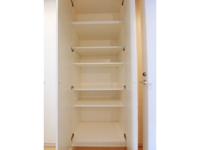 切り抜きミュージアム 103の内観