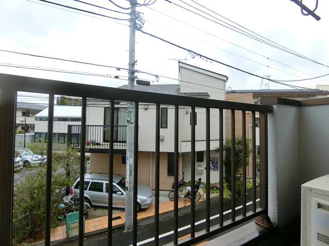 パステルカラーが映える 202の内観