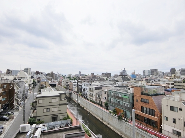 走れば10秒 502の内観