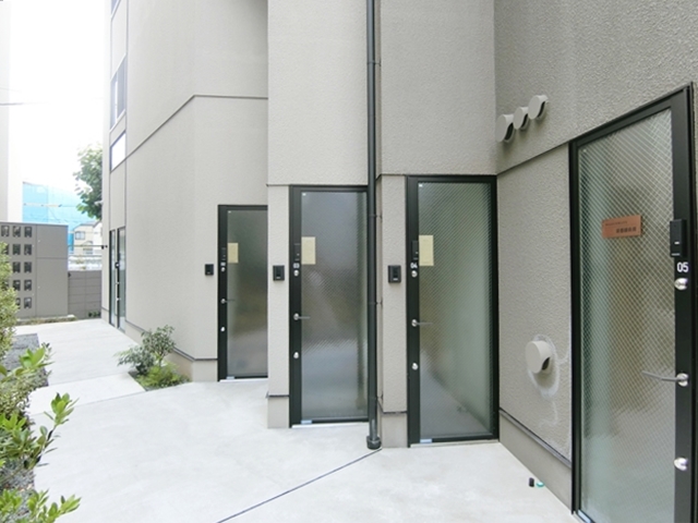 緑が見えるデスク 13の外観