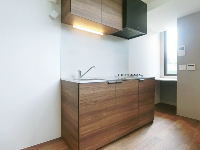 緑が見えるデスク 13の内観