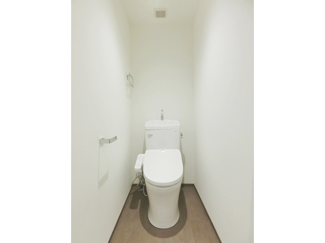 大人の街の白い館② 102の内観