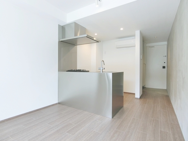 大人の街の白い館② 102の内観