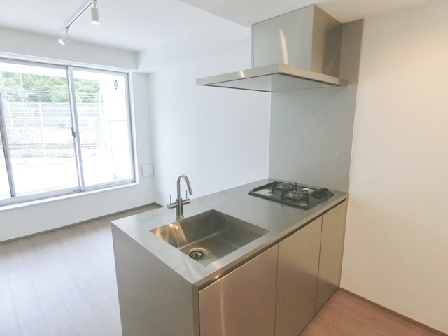 大人の街の白い館② 102の内観