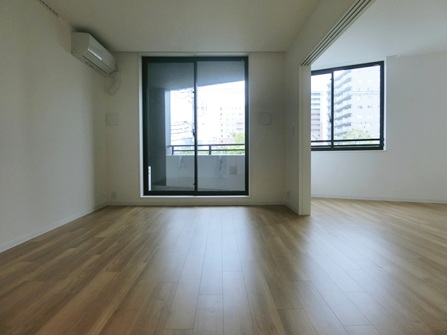 注目を集める街で暮らす 301の内観