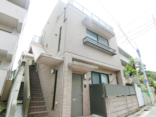人気の街と間取りで暮らす 201の外観