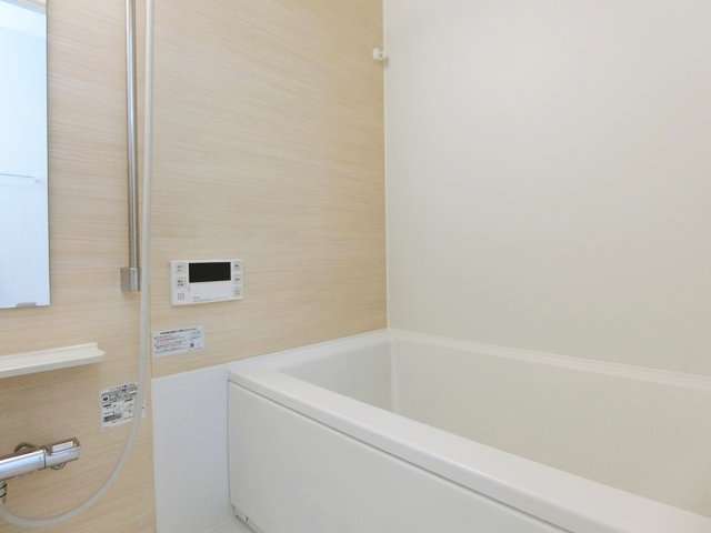 王道シンプルに彩りを 303の内観