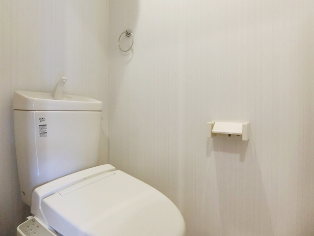 王道シンプルに彩りを 303の内観