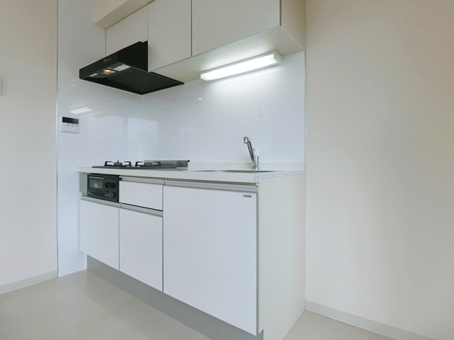 王道シンプルに彩りを 303の内観