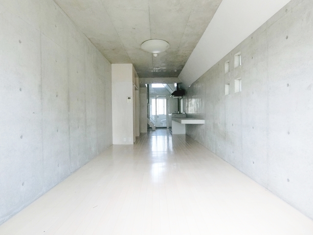 サンカク、三角、△！ 403の内観