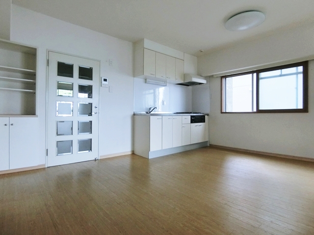 広々暮らせそうな空間 401の内観