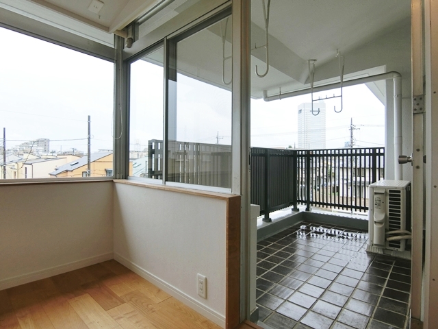 開放的な自然派リノべ 302の内観