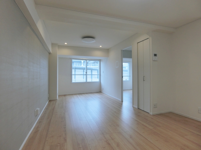 駅からひと続き！ 701の内観