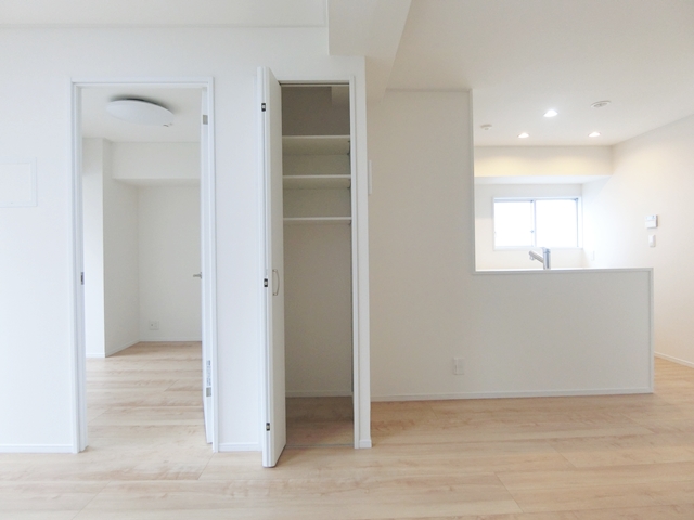 駅からひと続き！ 701の内観