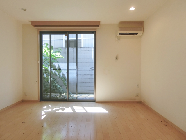 ほぼ、庭付2階の戸建て 101の内観