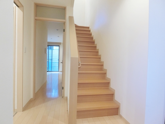 ほぼ、庭付2階の戸建て 101の内観