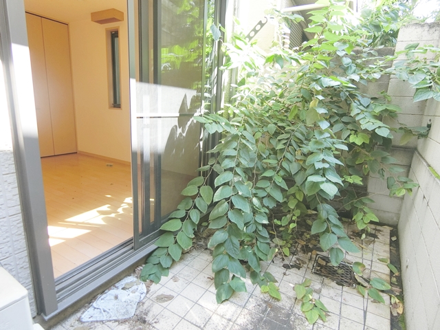 ほぼ、庭付2階の戸建て 101の内観