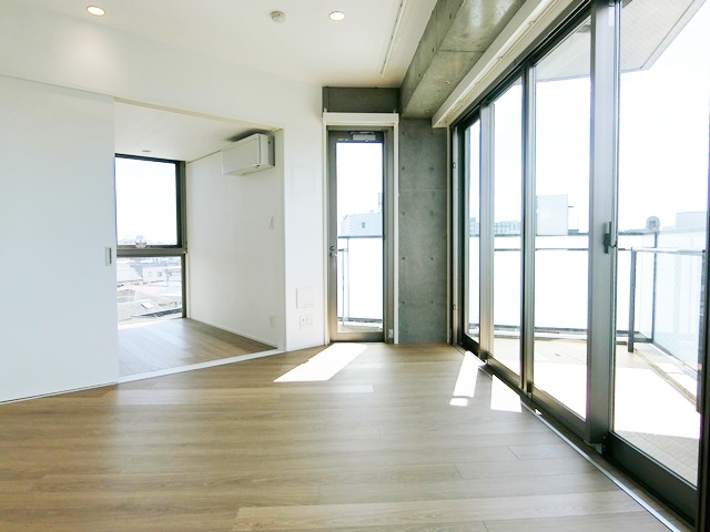 日差しが神々しい部屋 5Cの内観