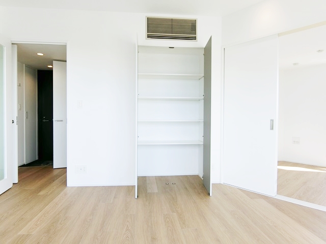 日差しが神々しい部屋 5Cの内観