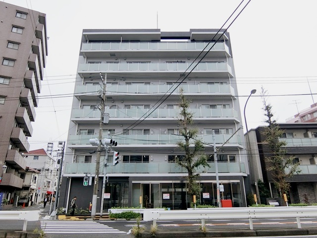 ロフトをいかに使う? 702の外観