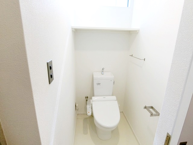 駅徒歩0秒の衝撃 301の内観