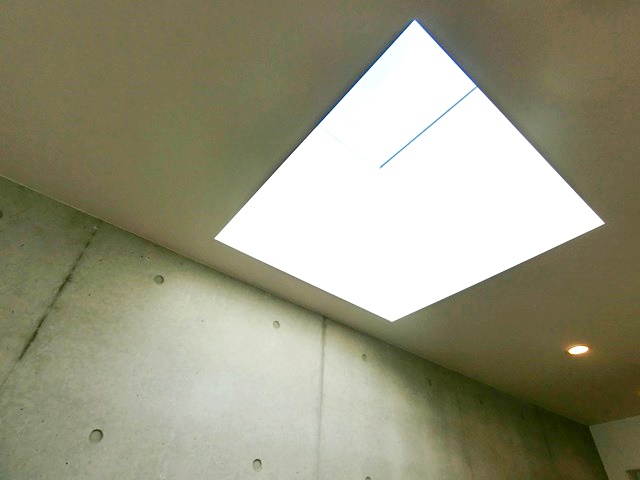 駅徒歩0秒の衝撃 301の内観