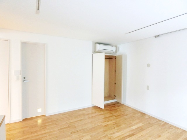どう使うこの庭 101の内観
