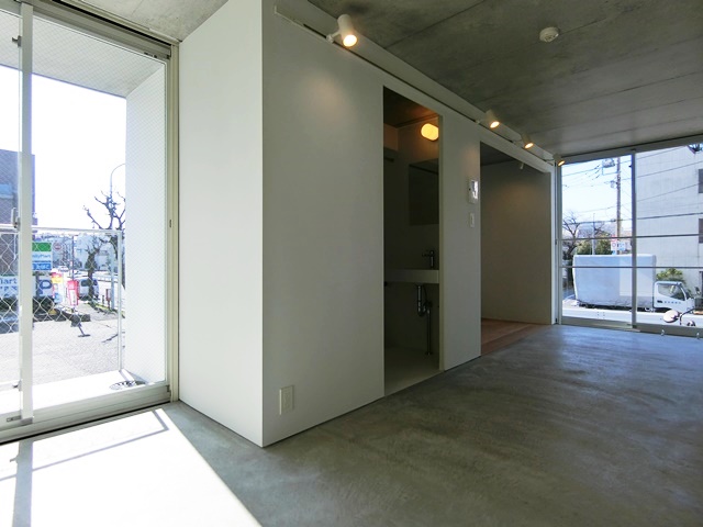 自由な暮らしを求めて 203の内観