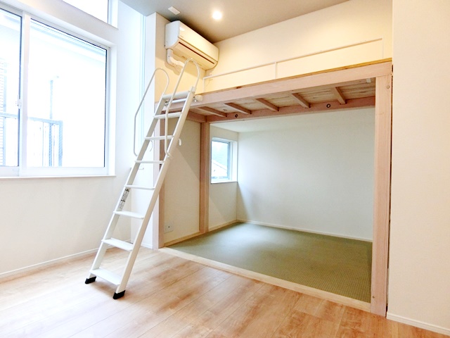 ロフトと和室が合体!? 04の内観