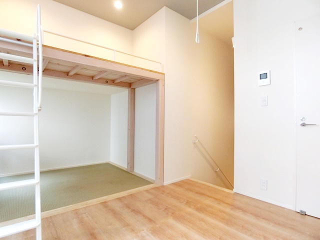 ロフトと和室が合体!? 04の内観