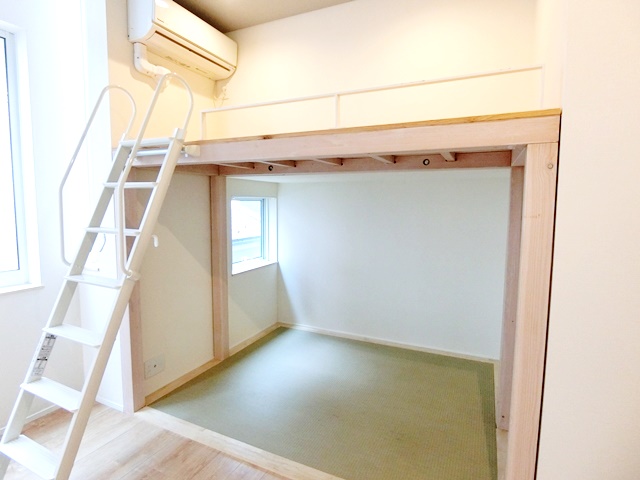 ロフトと和室が合体!? 04の内観