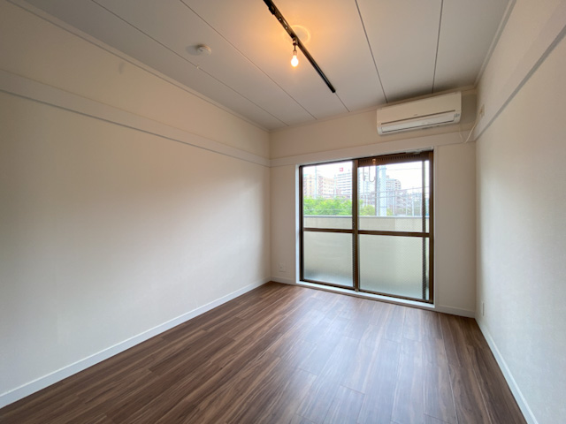 Earth color renovation 305の内観