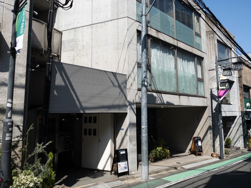 Look at the sky 303の内観