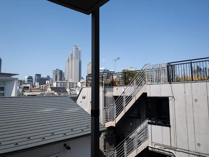 Look at the sky 303の外観