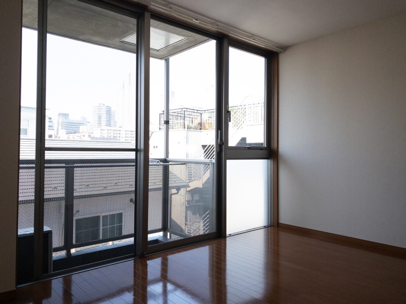 Look at the sky 303の内観