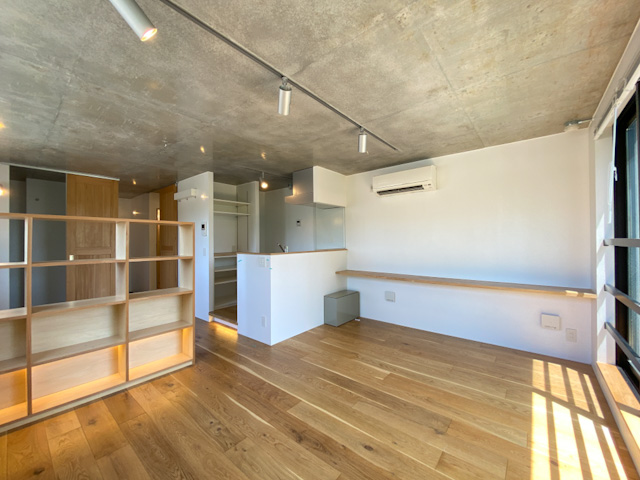 新緑の季節に 301の内観